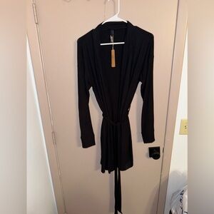 NWT SKIMS ROBE SOFT LOUNGE SIZE SMALL *STRETCHY*